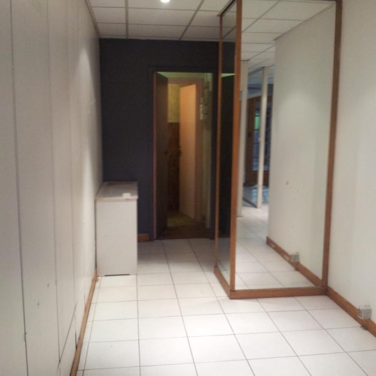  ABRIS & CO IMMOBILIER : Commerces | CHAMBERY (73000) | 97 m2 | 815 € 