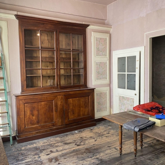  Annonces CHAMBERY : Appartement | CHAMBERY (73000) | 96 m2 | 180 000 € 