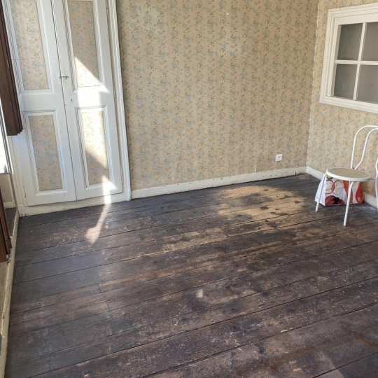  Annonces CHAMBERY : Appartement | CHAMBERY (73000) | 96 m2 | 180 000 € 