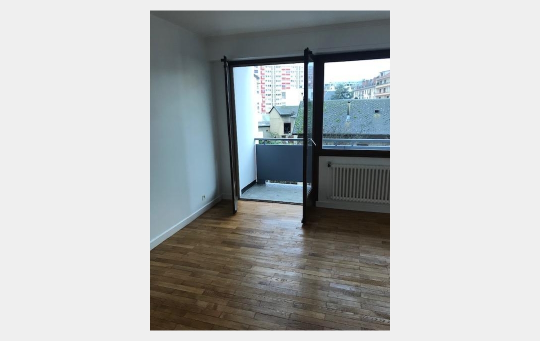 Annonces CHAMBERY : Appartement | CHAMBERY (73000) | 54 m2 | 717 € 