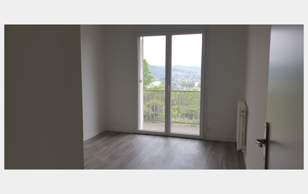 Annonces CHAMBERY : Appartement | CHAMBERY (73000) | 100 m2 | 1 153 € 