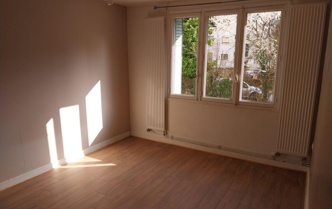 Annonces CHAMBERY : Apartment | CHAMBERY (73000) | 67 m2 | 142 000 € 