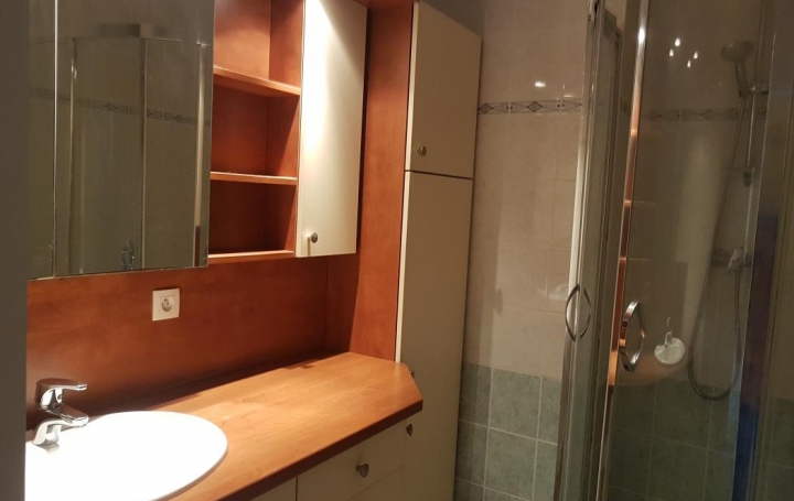 Annonces CHAMBERY : Appartement | CHAMBERY (73000) | 60 m2 | 653 € 